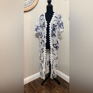 Elegant Floral Open-Front Kimono - White and Blue
